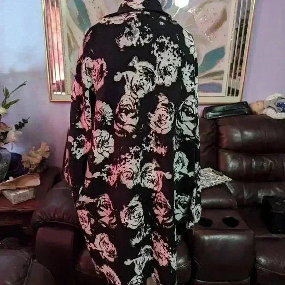 Tahari sweater - Picture 3 of 8